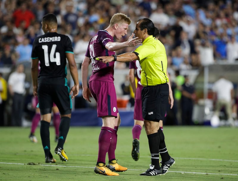 Manchester City's Kevin De Bruyne, front left, argues with an official. Jae C Hong / AP Photo