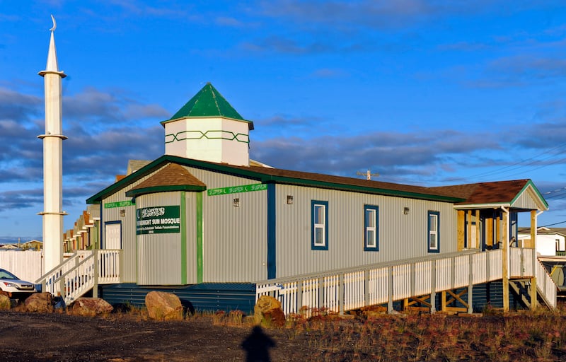 Midnight sun shines on the Midnight Sun Mosque in Inuvik, Canada. Photo: Wikimedia Commons