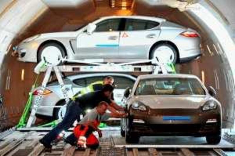 epa01808505 Workers secure Porsche 'Panameras' in the freight room of a Boeing 747-400 freighter plane at Leipzig-Halle airport, Germany, 27 July 2009. In total, 31 Panamera cars will be airlifted to the USA for promotional events in Los Angeles and Pebble Beach. Porsche's first-ever four seater is produced at the company's plant in Leipzig.  EPA/HENDRIK SCHMIDT *** Local Caption ***  01808505.jpg *** Local Caption ***  01808505.jpg