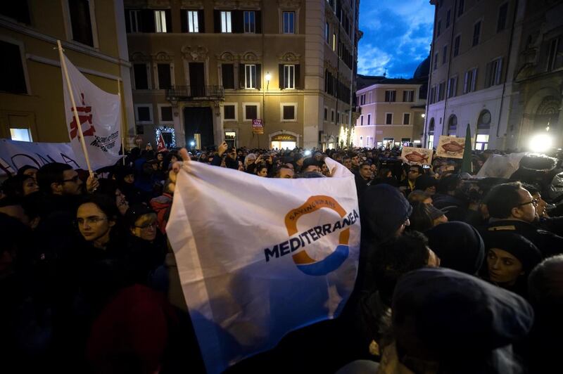 epa07328181 Protesters gather during a demonstration in support of German humanitarian group Sea Watch in front of the Italian lower chambers Montecitorio Palace in Rome, Italy, 28 January 2019.  EPA/ANGELO CARCONI