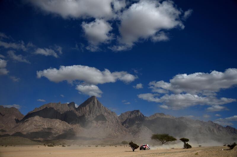 Toyota's Hilux Gazoo racing driver Giniel De Villiers of South Africa and his co-driver Alex Bravo Haro of Spain compete during the Stage 2 of the Dakar 2020 between Al Wajh and Neom, Saudi Arabia, on January 6, 2020.   / AFP / FRANCK FIFE
