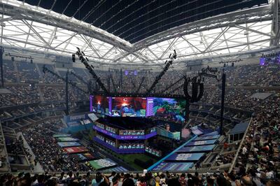 epaselect epa07746410 A general view of the final of the Solo competition at the 2019 Fortnite World Cup at Flushing Meadows Arthur Ashe stadium in Queens, New York, USA, 28 July 2019.  EPA/JASON SZENES