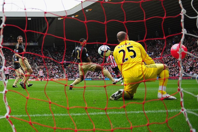 Darren Bent of Sunderland scores via a deflection off a beachball thrown on to the pitch by a Liverpool fan. 17/10/2009. Mike Hewitt / FPA / LDY Agency