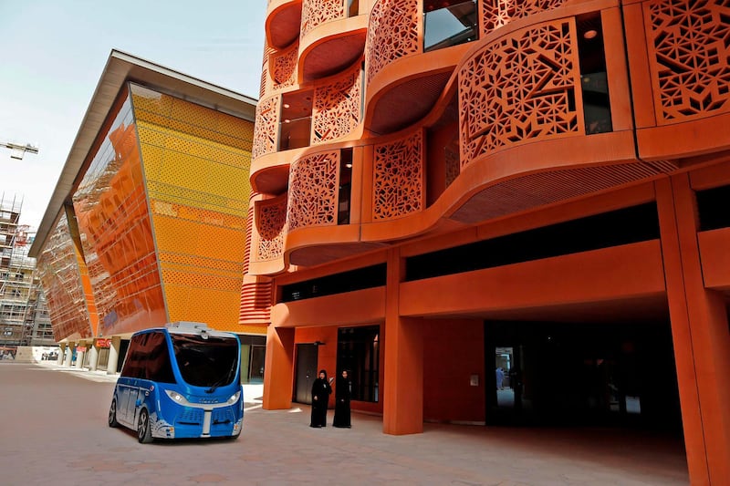 A picture taken on September 4, 2018 shows a driverless vehicle in a street at the site of Masdar City, a planned sustainable city project powered by renewable energy on the eastern outskirts of the Emirati capital Abu Dhabi. (Photo by Mahmoud KHALED / AFP)