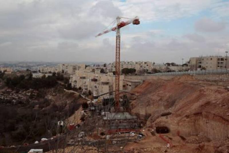 A crane is seen on a construction site in Gilo, a Jewish settlement on land Israel captured in 1967 and annexed to its Jerusalem municipality January 16, 2011. A plan to build 1,400 new homes for Jews in Gilo could be approved as early as next week by Israel's Jerusalem municipality, a city council member said on Sunday. REUTERS/Baz Ratner (POLITICS BUSINESS CONSTRUCTION) *** Local Caption ***  JER20_PALESTINIANS-_0116_11.JPG