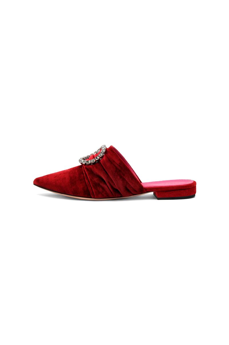Red velvet slipper by Oscar Tiye for AW17