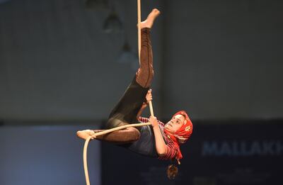 In this photo taken on February 16, 2019, a foreign gymnast performs on a rope at the Mallakhamb World Championships in Mumbai. Some 100 competitors from 15 different countries take part in the Mallakhamb World Championships in India's financial capital of Mumbai on February 16 and 17. Mallakhamb is a gymnastics-like discipline that originated in western India in the 12th century and is often described as "yoga on a pole". - TO GO WITH A STORY 'INDIA-CULTURE-SPORT-YOGA' BY PETER HUTCHISON
 / AFP / PUNIT PARANJPE / TO GO WITH A STORY 'INDIA-CULTURE-SPORT-YOGA' BY PETER HUTCHISON
