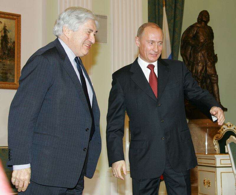 Russian President Vladimir Putin welcomes Wolfensohn at the Kremlin on February 15, 2006. Reuters