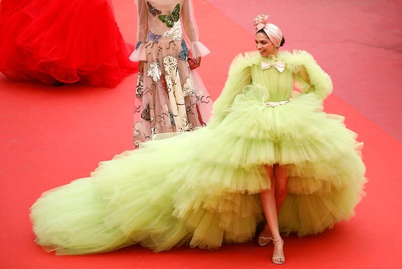 epa07579303 Indian actress Deepika Padukone arrives for the screening of 'Dolor y Gloria' (Pain and Glory) during the 72nd annual Cannes Film Festival, in Cannes, France, 17 May 2019. Green tulle dress by Giambattista Valli. The movie is presented in the Official Competition of the festival which runs from 14 to 25 May.  EPA-EFE/SEBASTIEN NOGIER
