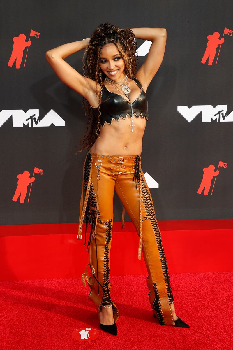 US singer Tinashe arrives on the MTV Video Music Awards red carpet.