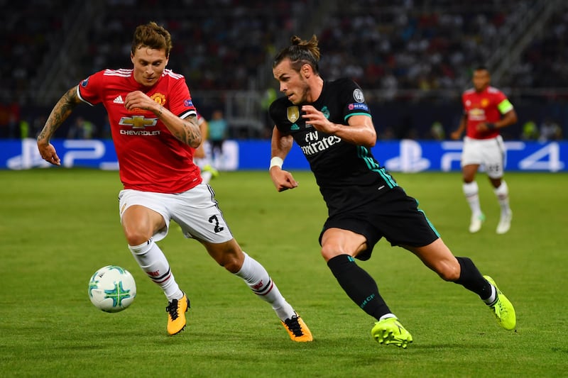 SKOPJE, MACEDONIA - AUGUST 08: Gareth Bale of Real Madrid attempts to get past Victor Lindelof of Manchester United during the UEFA Super Cup final between Real Madrid and Manchester United at the Philip II Arena on August 8, 2017 in Skopje, Macedonia.  (Photo by Dan Mullan/Getty Images)