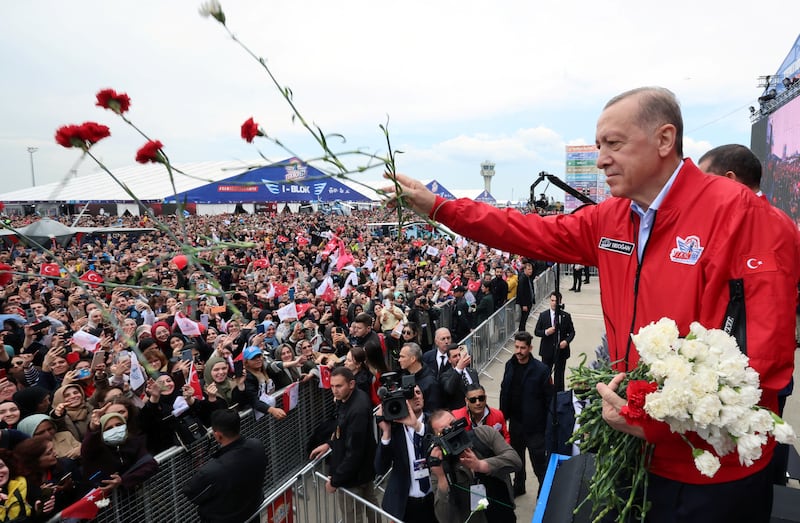 Turkish President Tayyip Erdogan throws carnations as he greets people at Teknofest airshow in Istanbul, Turkey April 29, 2023.  Murat Cetinmuhurdar/Presidential Press Office/Handout via REUTERS ATTENTION EDITORS - THIS PICTURE WAS PROVIDED BY A THIRD PARTY.  NO RESALES.  NO ARCHIVES. 