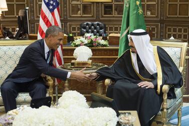 Saudi's newly appointed King Salman (R) shakes hands with US President Barack Obama at Erga Palace in Riyadh on January 27, 2015. Obama landed in Saudi Arabia with his wife First Lady Michelle Obama to shore up ties with King Salman and offer condolences after the death of his predecessor Abdullah. AFP PHOTO / SAUL LOEB (Photo by SAUL LOEB / AFP)