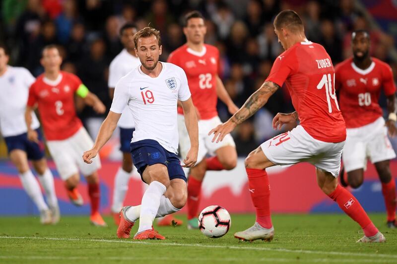 LEICESTER, ENGLAND - SEPTEMBER 11:  Harry Kane of England battles with Steven Zuber of Switzerland  during the international friendly match between England and Switzerland at The King Power Stadium on September 11, 2018 in Leicester, United Kingdom.  (Photo by Laurence Griffiths/Getty Images)