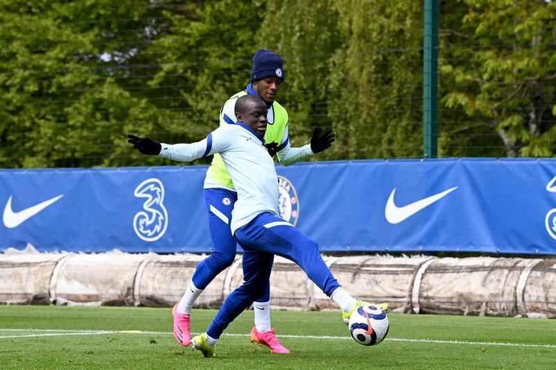 COBHAM, ENGLAND - APRIL 30:  Callum Hudson-Odoi and N'Golo Kante of Chelsea during a training session at Chelsea Training Ground on April 30, 2021 in Cobham, England. (Photo by Darren Walsh/Chelsea FC via Getty Images)