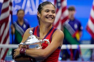 Emma Raducanu, of Britain, holds the US Open championship trophy after defeating Leylah Fernandez, of Canada, during the women's singles final of the US Open tennis championships, Saturday, Sept.  11, 2021, in New York.  (AP Photo / Seth Wenig)