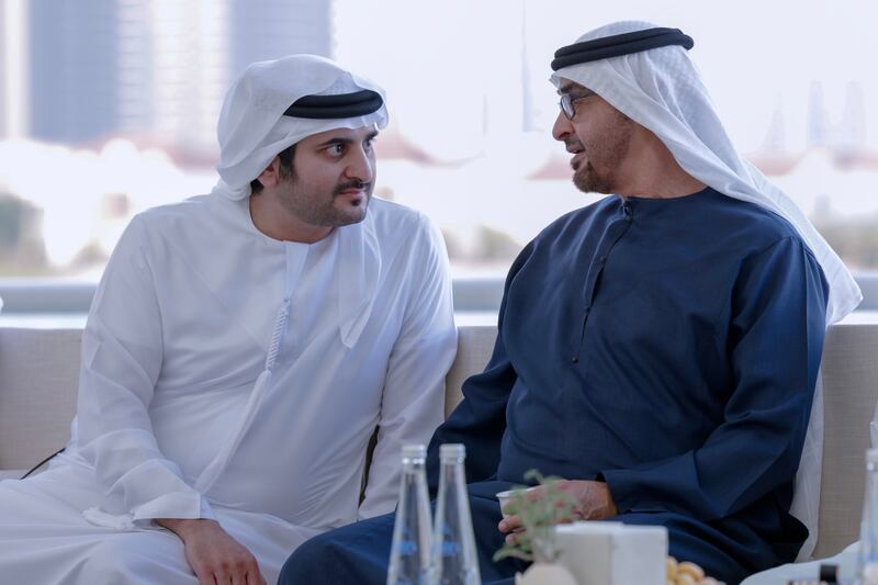 Sheikh Mohamed speaks with Sheikh Maktoum. Dubai Media Office 