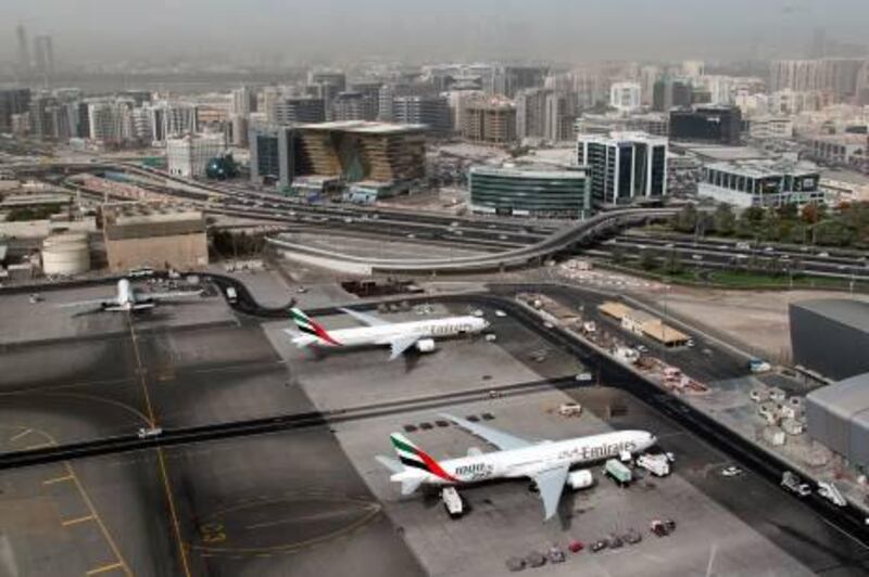 An aerial view shows Dubai international airport, home to the national carrier Emirates Airways, on May 27, 2012. AFP PHOTO/KARIM SAHIB
 *** Local Caption ***  620073-01-08.jpg
