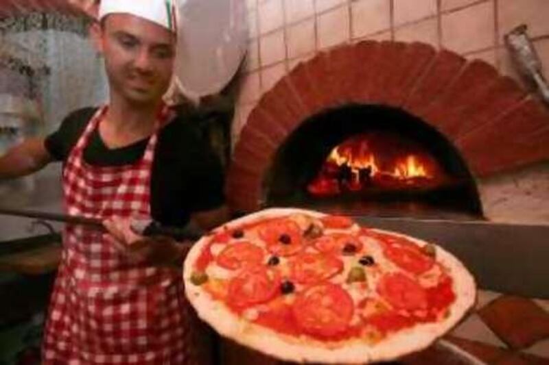 DUBAI-JUNE 1,2008 - Chef Alessandro D'Souza  cooking one of his special pizza at 800 Pizza restaurant,Dubai. ( Paulo Vecina/The National )  *** Local Caption ***  PV D'Souza 8.JPGPV D'Souza 8.JPG