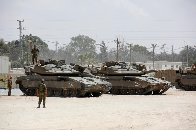 epa06773790 Israeli soldiers on tanks are stationed few kilometers from the border with Gaza, in southern Israel, 30 May 2018. Reports state the Israeli military said Palestinian militants in Gaza on 29 May fired more than 100 projectiles and rockets into Israel. The Israeli forces responded by attacking 25 military targets in Gaza.  EPA/ABIR SULTAN