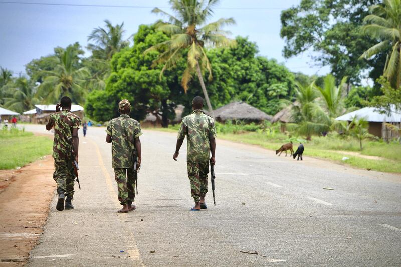 Soldiers from the Mozambican army patrol the streets after security in the area was increased, following a two-day attack from suspected islamists in October last year, on March 7, 2018 in Mocimboa da Praia, Mozambique. (Photo by ADRIEN BARBIER / AFP)
