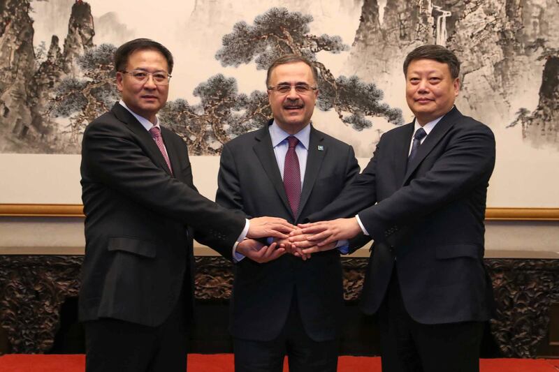 CEO of Saudi Aramco, Amin Nasser (center) with Chairman of NORINCO Group, Jiao Kaihe (left) and Governor of Liaoning Province Tang Yijun (right) in Beijing, China. Courtesy Saudi Aramco
