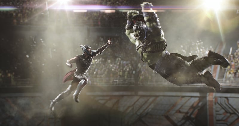 Marvel Studios Thor: Ragnarok..L to R: Thor (Chris Hemsworth) and Hulk (Mark Ruffalo)..Photo: Film Frame..©Marvel Studios 2017