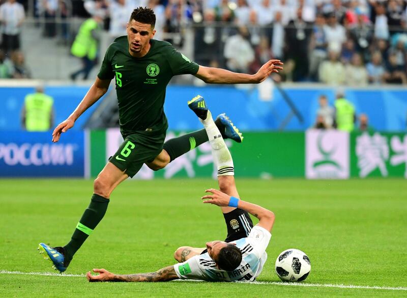 Argentina's forward Angel Di Maria (R) is fouled by Nigeria's defender Leon Balogun during the Russia 2018 World Cup Group D football match between Nigeria and Argentina at the Saint Petersburg Stadium in Saint Petersburg on June 26, 2018. / AFP PHOTO / Giuseppe CACACE / RESTRICTED TO EDITORIAL USE - NO MOBILE PUSH ALERTS/DOWNLOADS