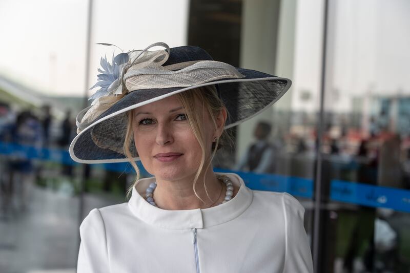 A wide-brim hat teamed with a round-collared outfit 