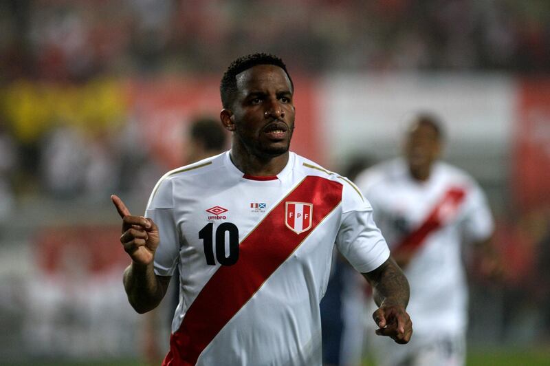 Peru's Jefferson Farfan celebrates after scoring against Scotland during a friendly match at the National Stadium in Lima on May 29, 2018, ahead of the FIFA World Cup starting next month. / AFP PHOTO / ERNESTO BENAVIDES