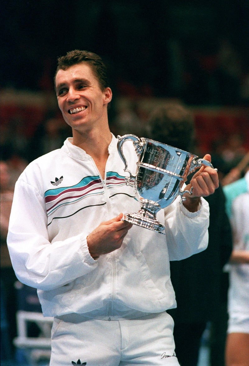 Czech tennis player Ivan Lendl holds up the Winner's trophy after defeating Sweden's Mats Wilander during the Men's Masters tennis tournament finals here 08 december 1987 in Madison Square Garden -New York