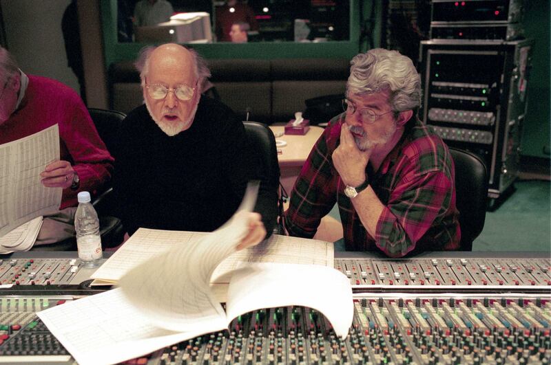 Composer John Williams working with George Lucas on the music for 'Star Wars: Attack of the Clones (Episode II)' at the mixing desk in Studio One. Alamy