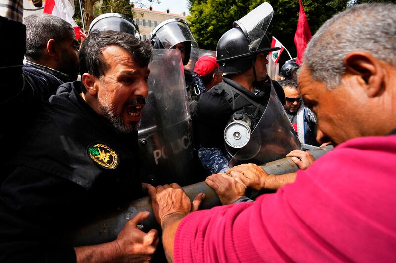 Retired Lebanese soldiers clash with riot police during the protest