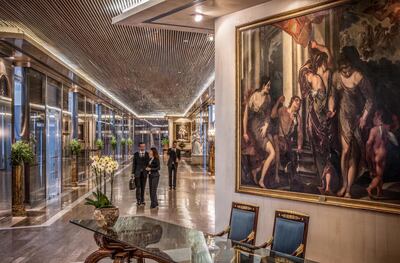 Art Gallery with guests at Rome Cavalieri Waldorf Astoria. Courtesy Rome Cavalieri Waldorf Astoria