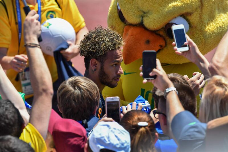 Fans take photographs of Brazil's Neymar after a training session at Sochi Municipal Stadium in Sochi on June 12, 2018, ahead of the Russia 2018 World Cup football tournament. / AFP / Nelson ALMEIDA
