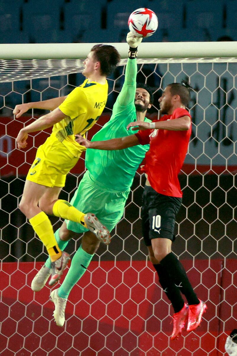 Egypt's goalkeeper Mohamed Elshenawy with Australia's midfielder Connor Metcalfe and Egypt's forward Ramadan Sobhi.