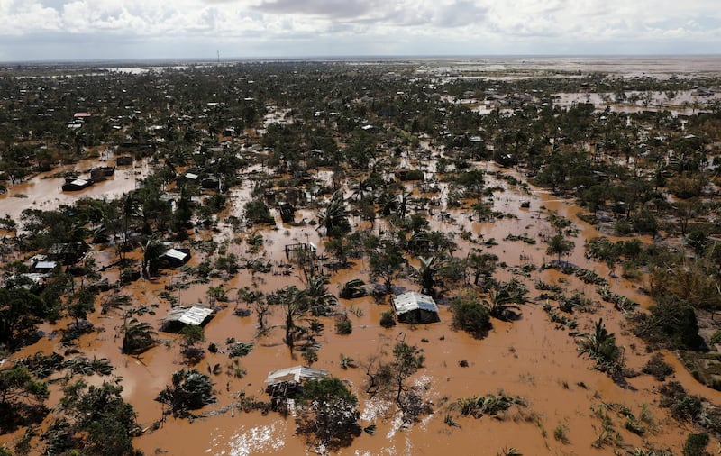 Flooded homes are seen after Cyclone Idai in Buzi district outside Beira, Mozambique, March 21, 2019. REUTERS/Siphiwe Sibeko