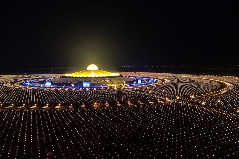 Wat Phra Dhammakaya temple, in Pathum Thani, hosted a large gathering of 1,000 monks with 100,000 candles. Reuters