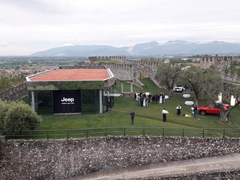 A crowd begins to gather at the Rocca di Lonato for Jeep's official welcome.