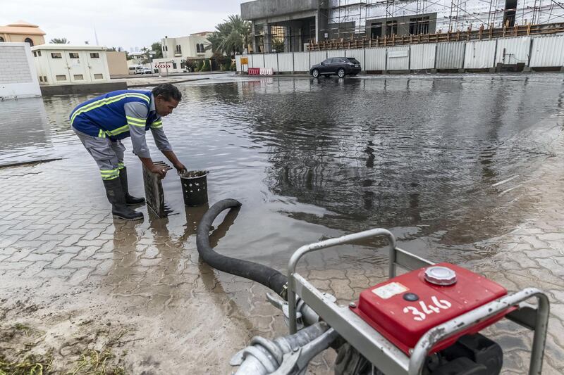 DUBAI, UNITED ARAB EMIRATES. 10 JANUARY 2020. Heavy rains in Dubai during the night had residenst wake up to wet pavements and large water puddles with some areas experiencng mild flooding. A municipality worker supervises water being pumped from flooding along the roads ners Kite Beach.. (Photo: Antonie Robertson/The National) Journalist: Standalone. Section: National.


