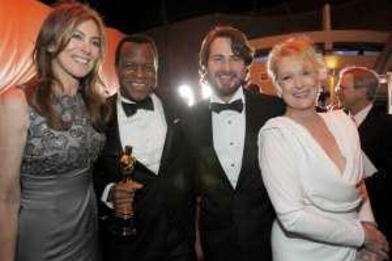 Oscar winners, director Katheryn Bigelow (L) for the film "The Hurt Locker," Geoffrey Fletcher, best adapted screenplay winner for "Precious: Based on the Novel 'Push' by Sapphire," Mark Boal, best original screenplay winner for "The Hurt Locker," and former Oscar winner Meryl Streep gather at the Governor's Ball following the 82nd Academy Awards in Hollywood, March 7, 2010.  REUTERS/Mario Anzuoni   (UNITED STATES)  (OSCARS-BALL - Tags: ENTERTAINMENT) *** Local Caption ***  OSC103_OSCARS-_0308_11.JPG