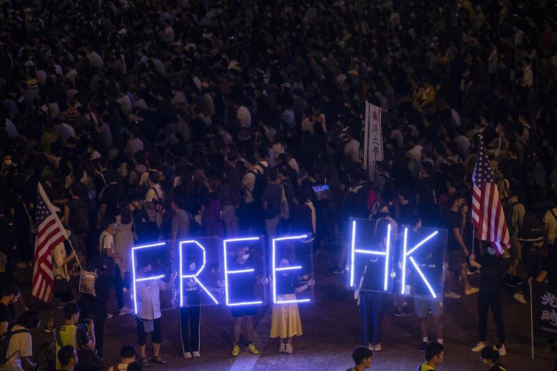 Demonstrators hold a neon lit 'FREE HK' sign during the International Humanitarian Aid Rally at Edinburgh Place in the Central district of Hong Kong, China. Bloomberg