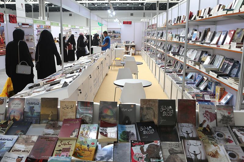 Al Ain, 01, October, 2016: Visitors  at the Al Ain Book Fair 2016 at the Convention Centre in Al Ani.  ( Satish Kumar / The National ) For Standalone *** Local Caption ***  SK-BookFair-01102016-02.jpg