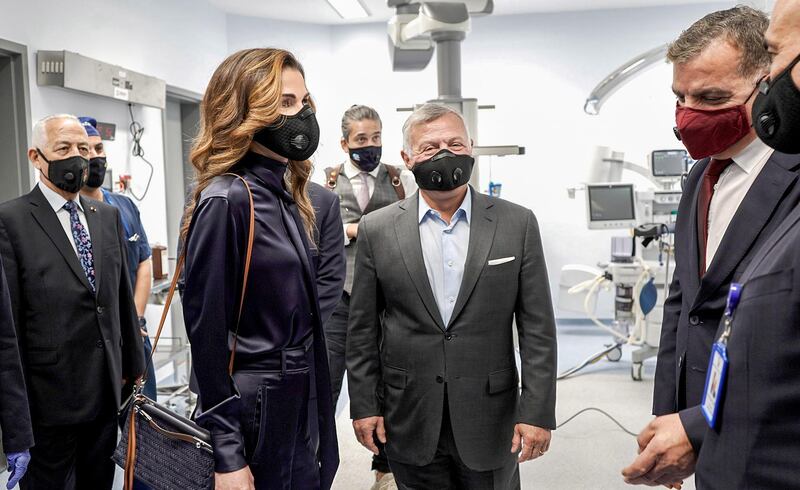 A handout picture released by the Jordanian Royal Palace on August 16, 2020 shows Jordanian King Abdullah II (C-R) accompanied by his wife Queen Rania (C-L), as they and their entourage are clad in masks due to the COVID-19 coronavirus pandemic, while inaugurating a new emergency hospital in the capital Amman.  - RESTRICTED TO EDITORIAL USE - MANDATORY CREDIT "AFP PHOTO / JORDANIAN ROYAL PALACE / YOUSEF ALLAN" - NO MARKETING NO ADVERTISING CAMPAIGNS - DISTRIBUTED AS A SERVICE TO CLIENTS
 / AFP / Jordanian Royal Palace / Yousef ALLAN / RESTRICTED TO EDITORIAL USE - MANDATORY CREDIT "AFP PHOTO / JORDANIAN ROYAL PALACE / YOUSEF ALLAN" - NO MARKETING NO ADVERTISING CAMPAIGNS - DISTRIBUTED AS A SERVICE TO CLIENTS
