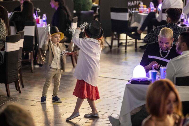 DUBAI UNITED ARAB EMIRATES. 31. DECEMBER 2020. People enjoying dinner (where masks are not required at their tables) and the festive energy in Downtown Dubaia round the Dubai Fountain ahead of the New Years Eve 2021 light show. (Photo: Antonie Robertson/The National) Journalist: None. Section: National.