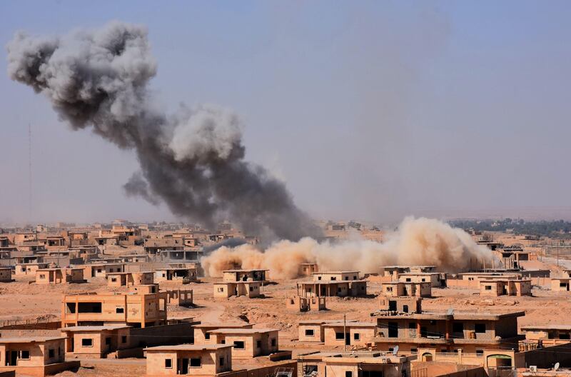 Smoke rises from buildings in the area of Bughayliyah, on the northern outskirts of Deir Ezzor on September 13, 2017, as Syrian forces advance during their ongoing battle against the Islamic State (IS) group. 
After breaking an Islamic State group blockade, Syria's army is seeking to encircle the remaining jihadist-held parts of Deir Ezzor city, a military source. / AFP PHOTO / George OURFALIAN