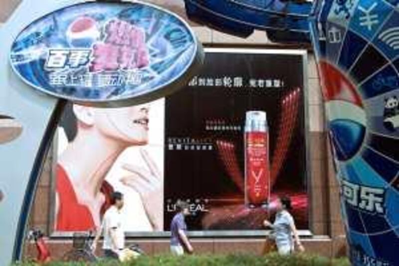 CHINA / Shanghai / September 4 2009

China economical boom during the international recession / Advertising of L'oreal with actress Gong Lee and China Pepsi cola
© Daniele Mattioli / For The National *** Local Caption ***  chinaeconomy0077.jpg