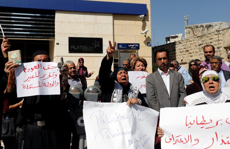 Palestinians take part in a protest calling on Britain to apologize for the Balfour Declaration, in the West Bank city of Ramallah October 18, 2017. REUTERS/Mohamad Torokman