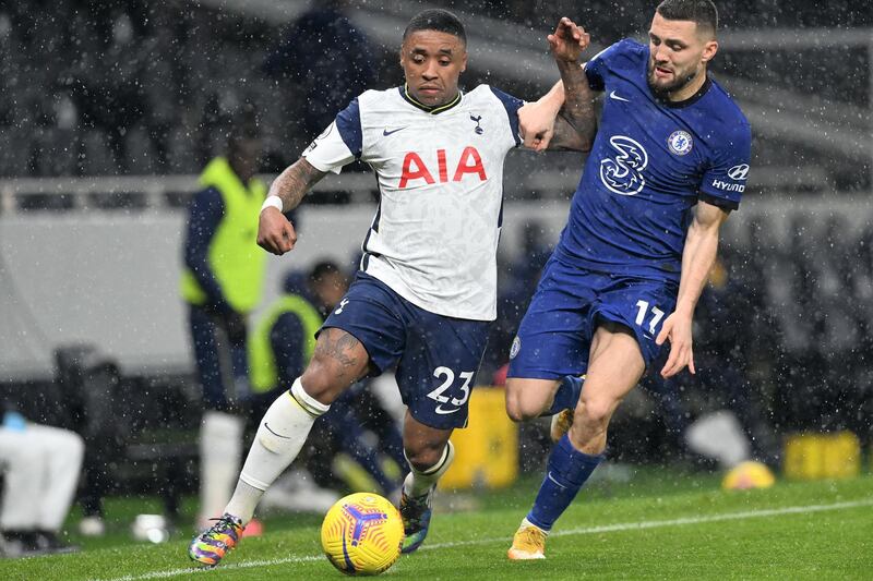 Tottenham Hotspur's Dutch midfielder Steven Bergwijn (L) runs away from Chelsea's Croatian midfielder Mateo Kovacic (R) during the English Premier League football match between Tottenham Hotspur and Chelsea at Tottenham Hotspur Stadium in London, on February 4, 2021. (Photo by NEIL HALL / POOL / AFP) / RESTRICTED TO EDITORIAL USE. No use with unauthorized audio, video, data, fixture lists, club/league logos or 'live' services. Online in-match use limited to 120 images. An additional 40 images may be used in extra time. No video emulation. Social media in-match use limited to 120 images. An additional 40 images may be used in extra time. No use in betting publications, games or single club/league/player publications. /