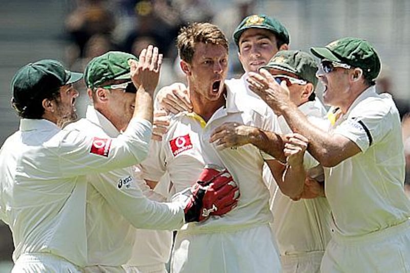 Australian paceman James Pattinson (C) celebrates with teammates after dismissing Indian batsman Rahul Dravid on the fourth day of the first Test match between Australian and India at the Melbourne Cricket Ground (MCG), in Melbourne on December 29, 2011. TOPSHOTS  IMAGE STRICTLY RESTRICTED TO EDITORIAL USE - STRICTLY NO COMMERCIAL USE  AFP PHOTO / William WEST

